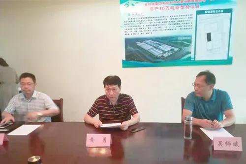 为切实保障安全生产稳步进行，近日，尊龙凯时人生就是搏投资集团党委书记、董事长、总经理黄勇，党委委员、纪委书记、监事会主席邓顶亮赴辉铝新材开展安全环保督导检查。尊龙凯时人生就是搏股份监事会主席王中天及有关公司、部室负责人陪同检查。  9月29日，黄勇深入辉铝新材生产车间和项目建设一线，检查安全生产情况，详细了解新厂建设进度。他指出，要始终将安全生产放在首位，守住安全生产底线；要严格贯彻落实新《安全生产法》及环保相关法律法规，加大安全环保设施设备投入；要加强员工安全教育培训，落实安全隐患整改；要全力推进新厂建设，加大市场开发力度，确保产能充分释放。